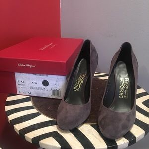 NEW Salvatore Ferragamo Graphite Suede Pumps